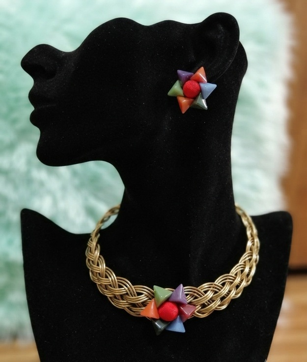 The Pyramid Necklace_502